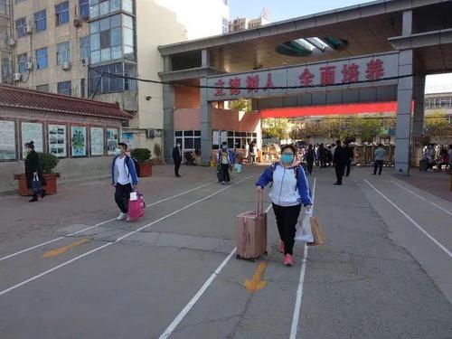 东光县第一中学高三学子如期复学