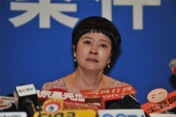冯远征代岳父告中芭梁丹妮哽咽望老父安心