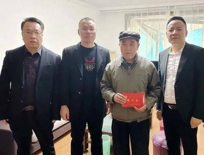 党委书记,院长陈玲夫带领医院领导班子慰问宋万立(曾任职医院书记).