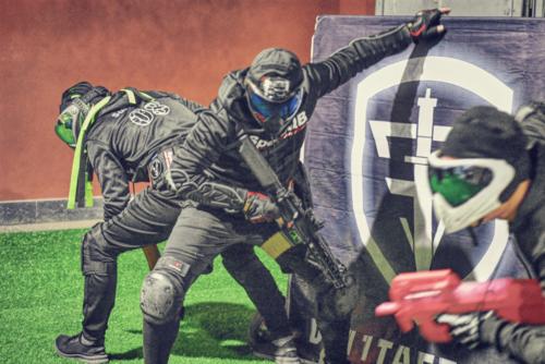 藏在地下室的超大型『真人cs枪战』单人票仅