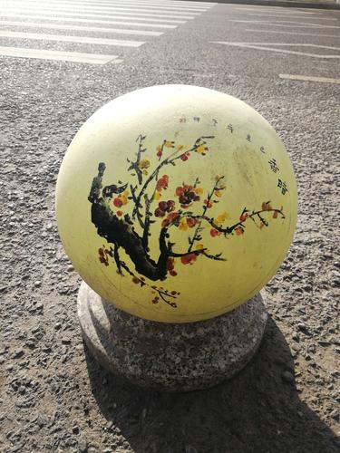 察县高中印象之——校门口"可爱"的圆球石墩