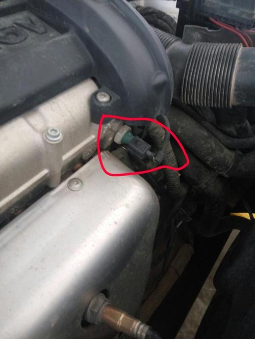 原创8万公里大众朗逸机油灯报警,原因是修理工不细心造成