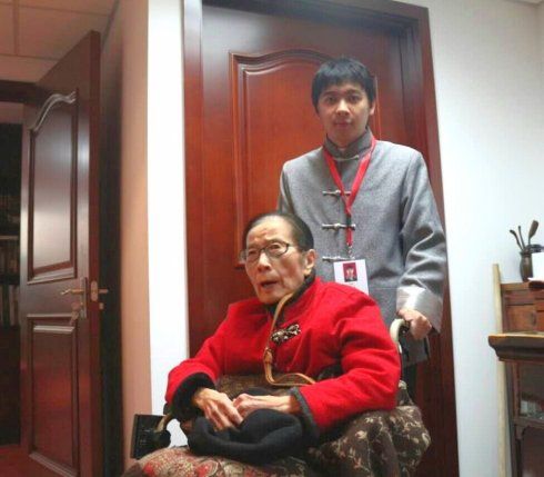 善觉侍奉国学大师叶曼先生