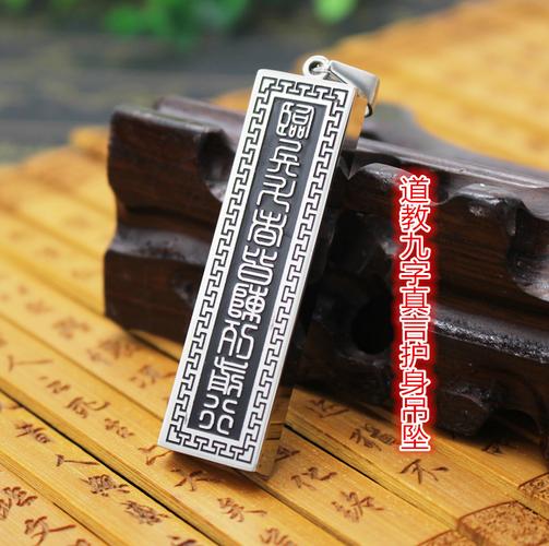 热卖266钛钢韩版个性狼牙虎牙吊坠男士男性防身项链古惑