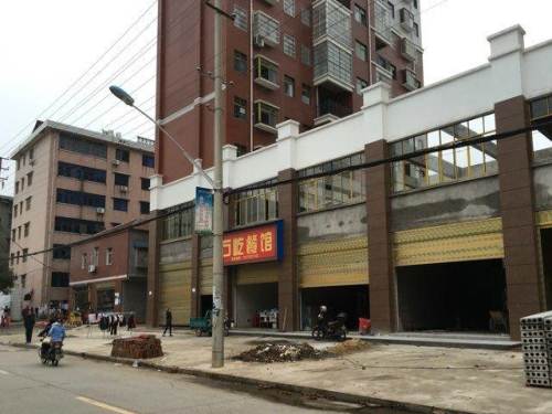 详情介绍                 商铺位于公安县闸口镇三中正对面,两间120