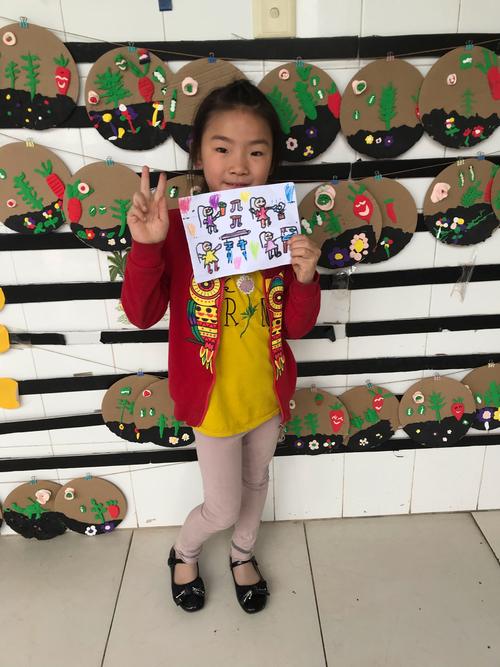 按简笔画的形式画出自己的本领,体验绘画的乐趣