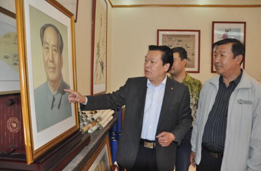 著名画家张林东到淄博海润丝绸考察高级书画用品——於陵帛