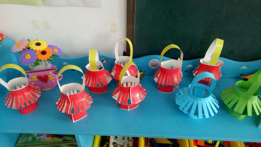 巧手做灯笼一一中心河中心幼儿园中班