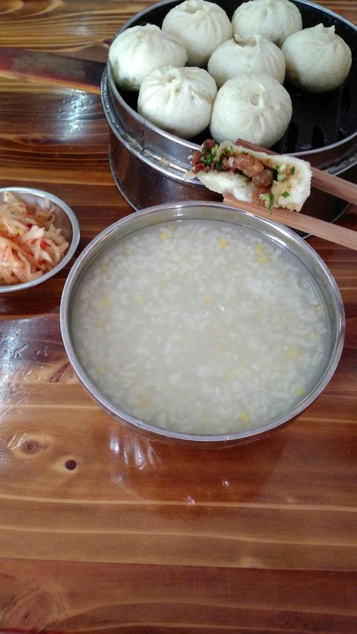 好久没吃包子了,哈哈好好吃