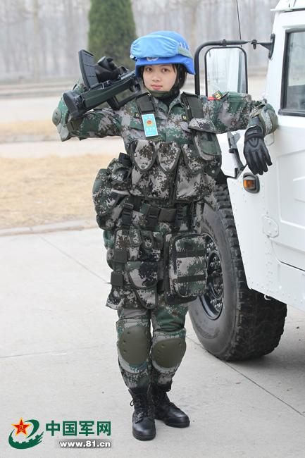 中国首支维和步兵营女兵班精彩亮相