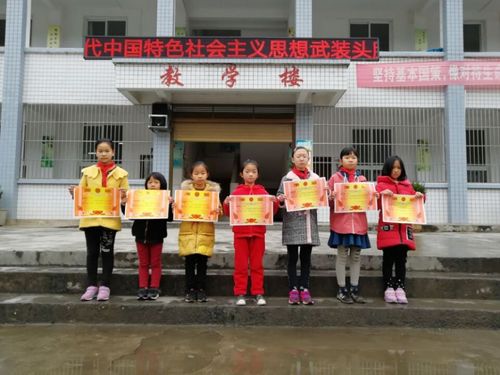 利川市文斗乡小栋坝小学举办书画展