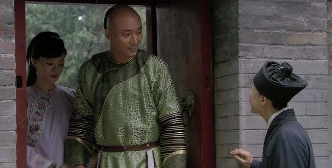 甄嬛传:与果郡王凌云峰圆房后,谁注意甄嬛头上戴了什么?暗示两人结局