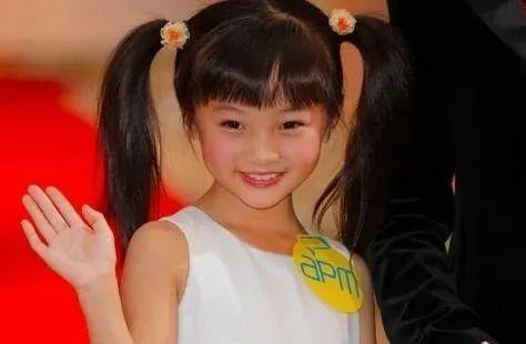 因为林妙可小时候非常喜欢模仿别人,所以刘喆平觉得女儿非常有艺术天