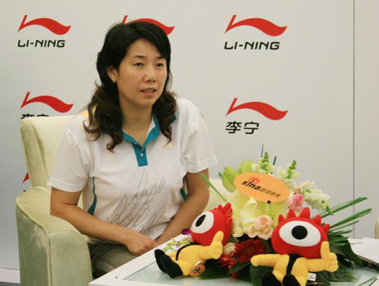 乔红北京时间8月17日上午11时,中国乒乓球队传奇女将乔红做客"李宁