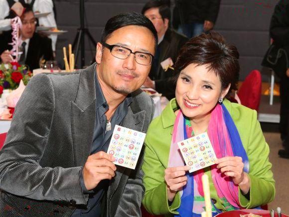 梅艳芳第一任男友,夫妻恩爱成典范,年近60仍拍戏,还那么帅
