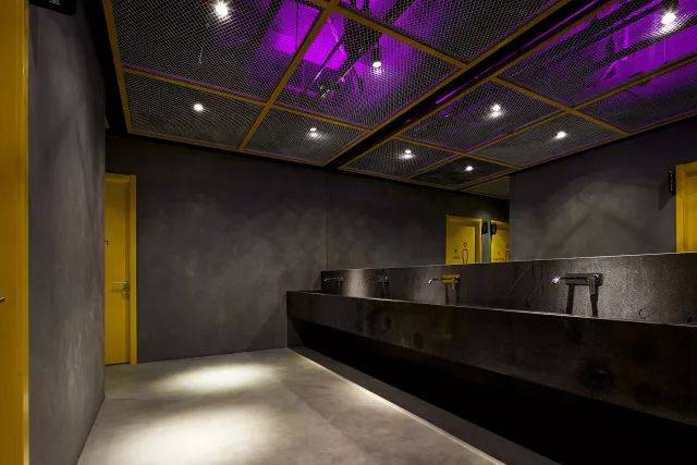 首发灯光下闪烁的运动之美上海mob健身会所