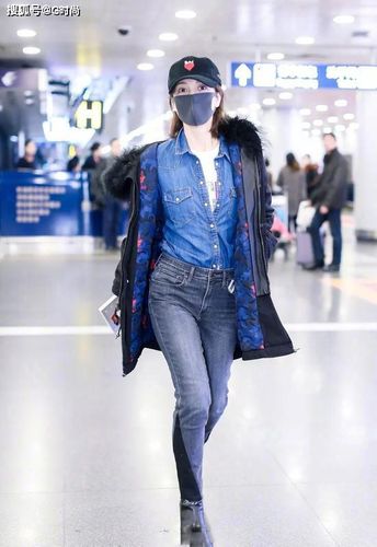 冬天的外套那么多,翻一翻明星潮人的机场穿搭
