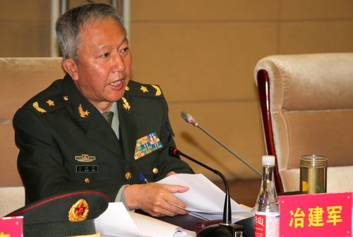 青海省军区副司令员兼参谋长冶建军传达兰州军区国动委第六次全会精神