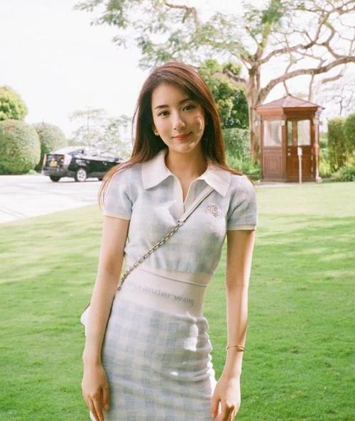 方媛七夕获郭富城送花,镜头前又甜又美,小网红彻底蜕变成天王嫂