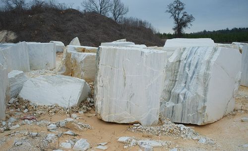中国商人合作开采的美国阿拉巴马州的白色大理石矿山