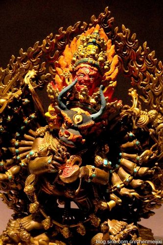 大威德金刚,藏语译为"怖畏金刚",是文殊菩萨降服妖魔的忿怒相