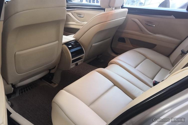 宝马5系后排全景