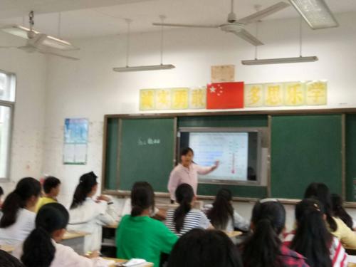 浮梁县江村中学举行新教师汇报课展示活动