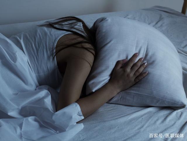 晚上躺在床上总睡不着?4个失眠诱因,你得早点揪出来