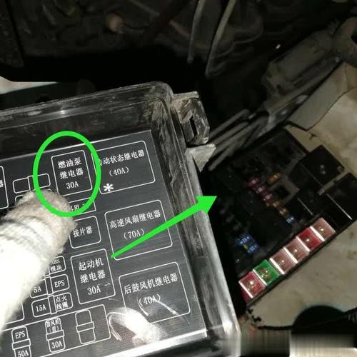 汽修师傅介绍,问题就在油泵继电器安装的位置!