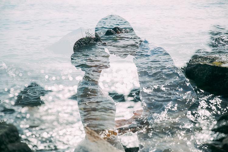 我们都知道,轰轰烈烈的爱情终会变成细水长流.