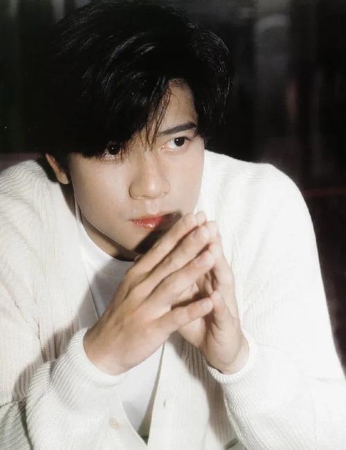 大家学唱他们的歌,还有男生模仿剪郭富城的发型~ 希望现在每一个天王