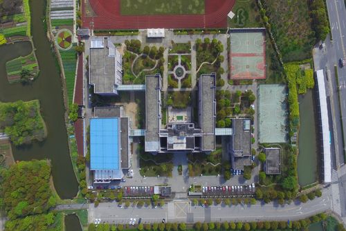 上海频道 > 正文    上海市嘉定区迎园中学创建于1995年.