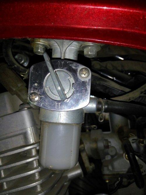 我的摩托车主副油箱开关指上是主油箱还是副油箱