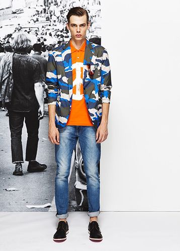 "丢下裤子,而不是炸弹","花的力量"这样充满嬉皮士风格的口号成为此