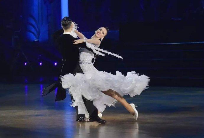 《国标舞》四首