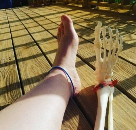 美截肢女子持被截腿骨拍风景照受追捧(组图)