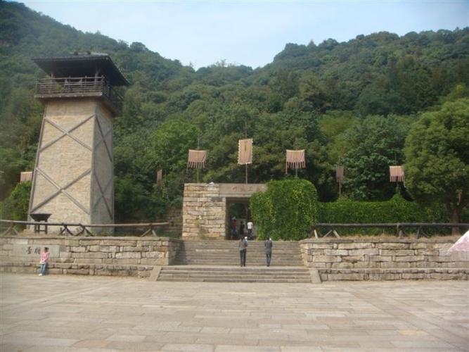 七 律古越城山怀古 城山鼙鼓动湘湖,十载卧薪王业图.