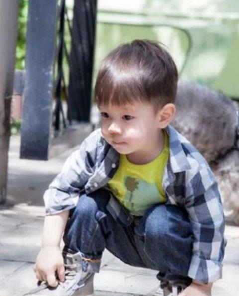 生活中有着黄晓明的宠爱,还有一个可爱到儿子小海绵,简直就是人生的