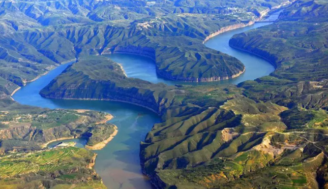 黄河潮起着浓墨九曲奔腾谱壮歌