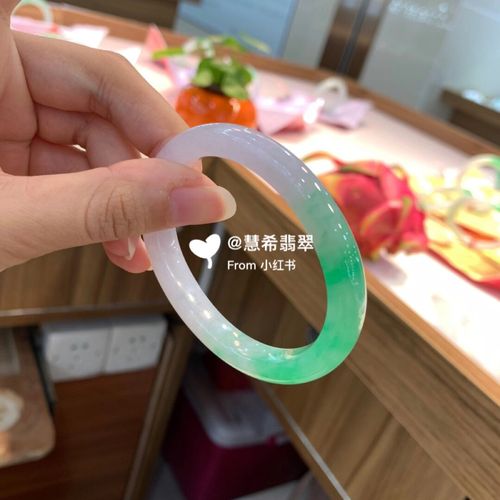 翡翠手镯批发平洲实体档口_翡翠手镯_冰种_时尚_配饰