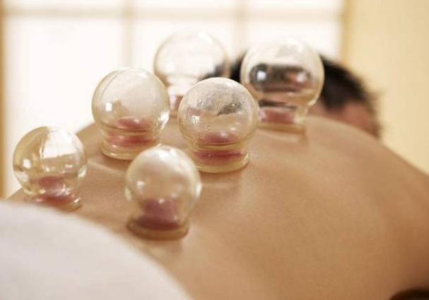 拔火罐时,后背吸出来的瘀血,是排出的毒素吗?真相了解