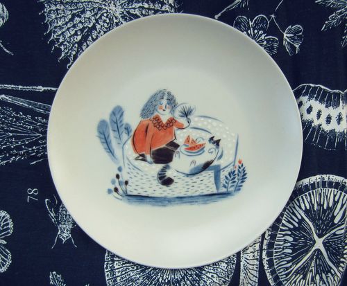 瓷盘彩绘《猫寿司》(釉上新彩)