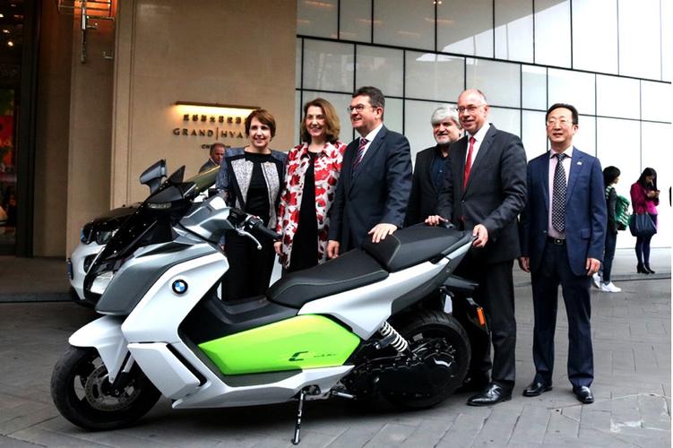 宝马电动摩托车正式交付成都天府新区