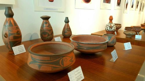 仰韶博物馆 小口尖底瓶静默 一次关于历史的陈列 便是我仰韶文化 穿透