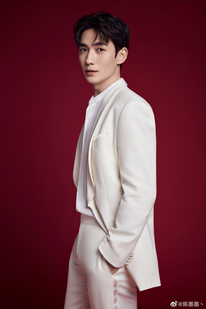 [朱一龙][新闻]200305 朱一龙白西装摄影师版高清大图