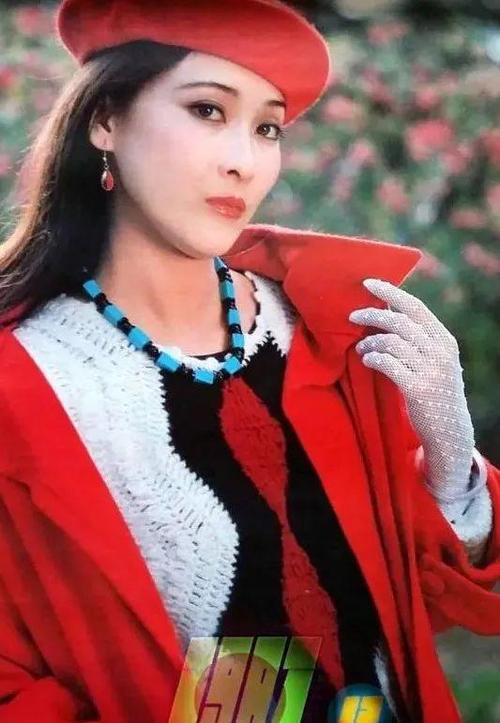 80年代女明星挂历,没有美颜滤镜的年代,美女都是纯天然的李芸是1986年
