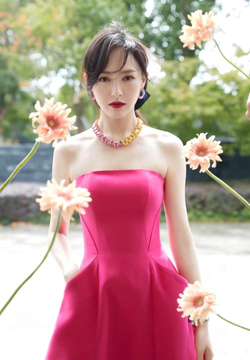 原创组图唐嫣嘉人11月刊封面美人鱼大片又美又飒十分惊艳