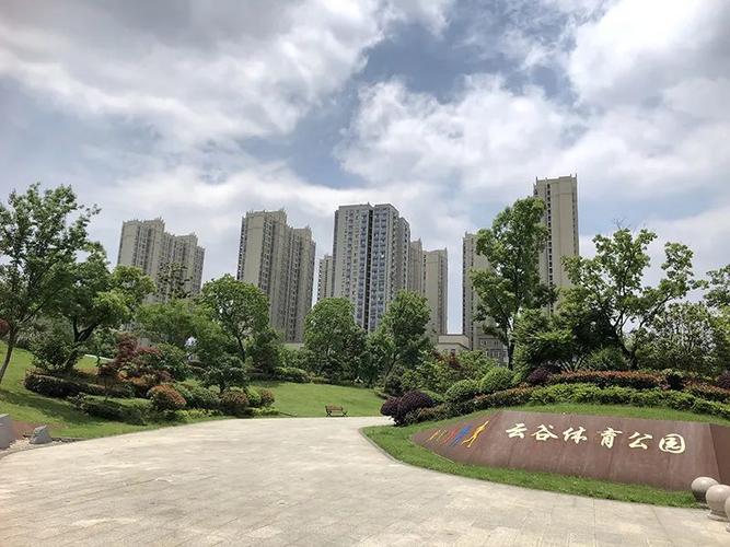 交通方面,除了 云川公园地铁站,项目西南方向就是5号线滨湖竹园站
