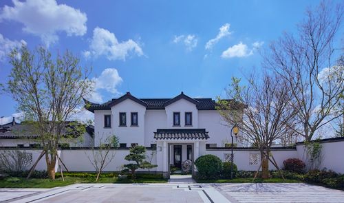 (北纬37°别墅外立面实景图)