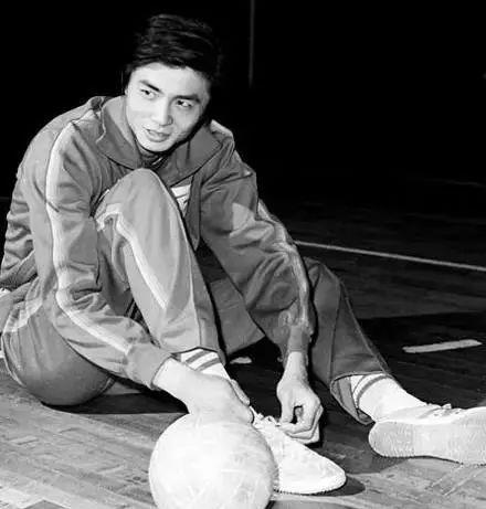 她与潘虹齐名,被葛优暗恋多年,拍吻戏惊动全国,60岁依然优雅!